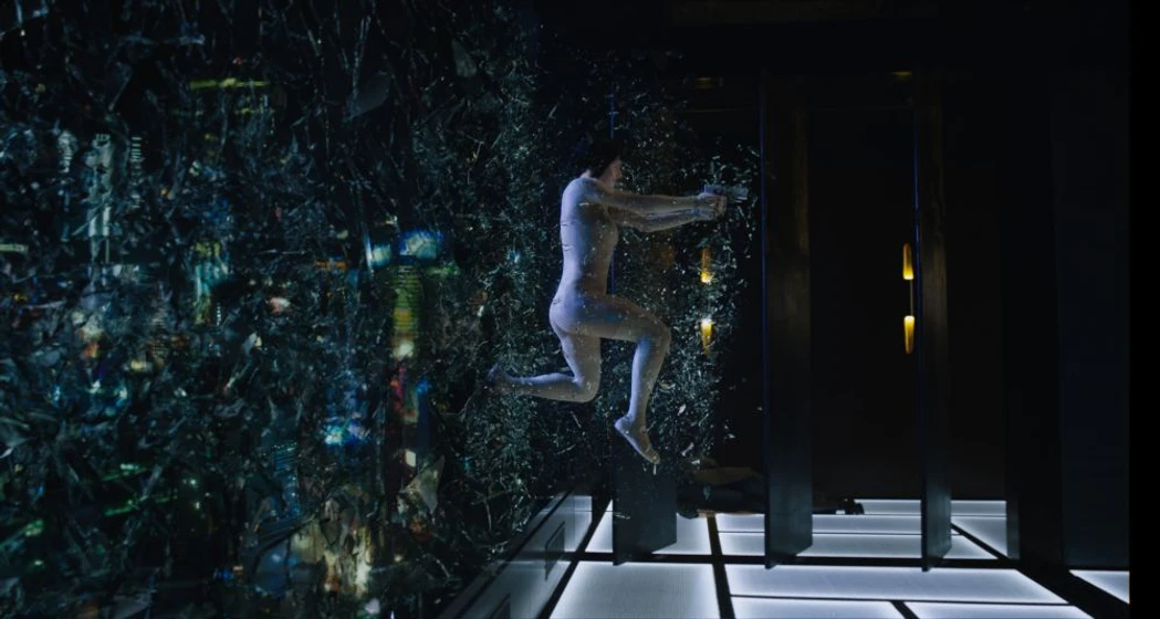 Scarlett Johansson en ghost-in-the-shell-el-alma-de-la-maquina