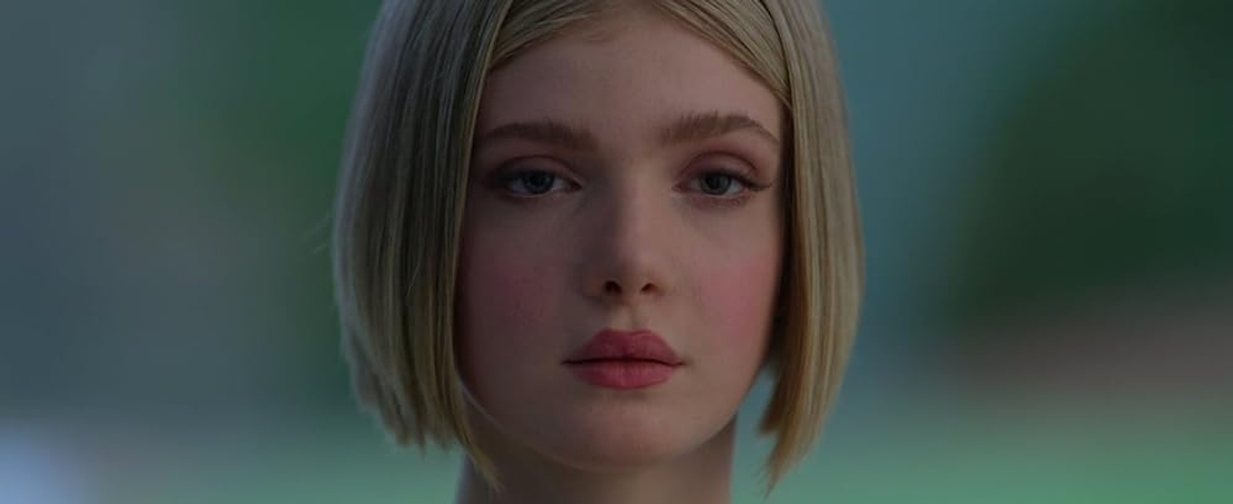 Elena Kampouris en Como una Esposa (WifeLike)