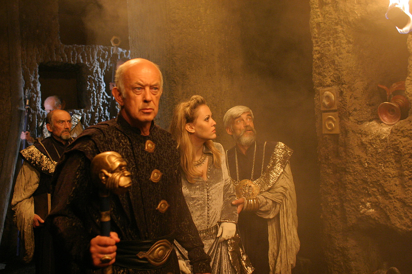 Roy Marsden y Clemency Burton-Hill en Dragones y Mazmorras 2