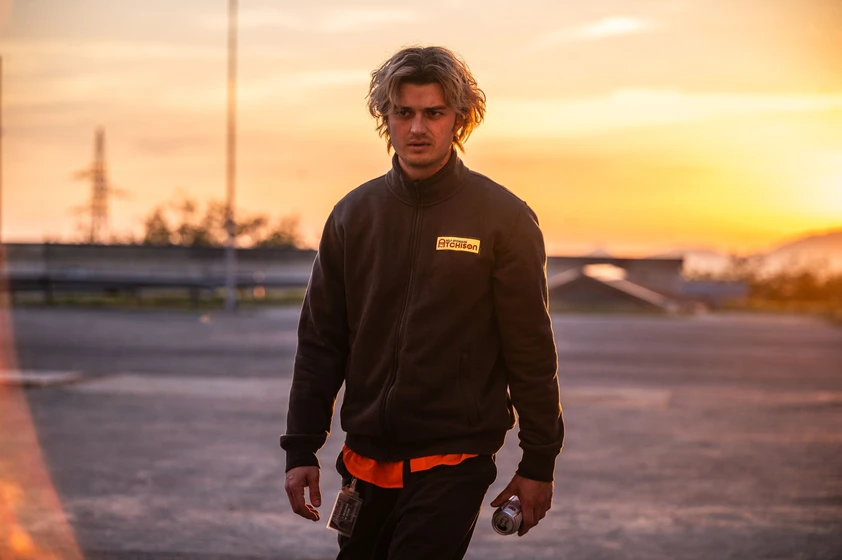 Joe Keery en Turno de Noche