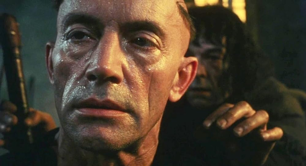 Lance Henriksen en El Foso y el Péndulo