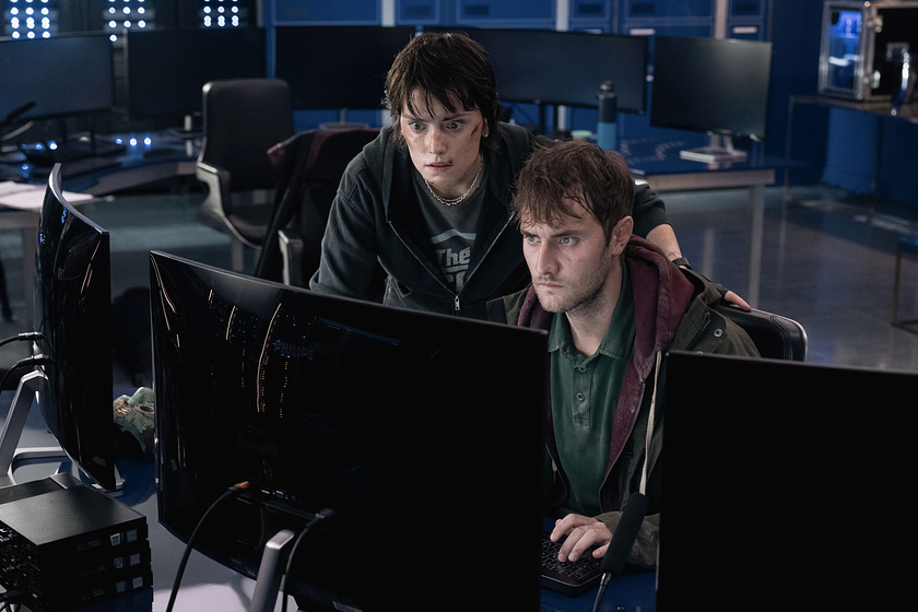 Daisy Ridley y Matthew Tuck en cleaner-rescate-vertical