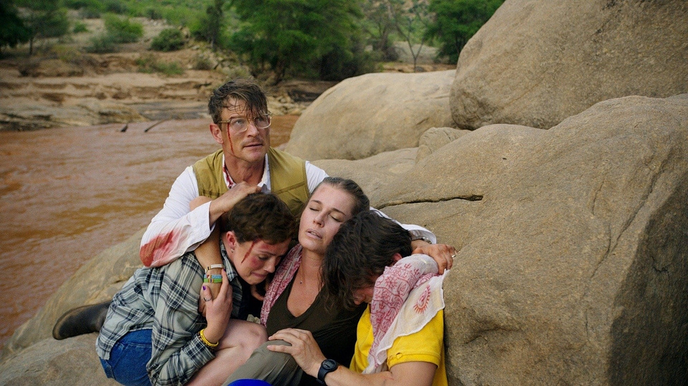 Rebecca Romijn, Philip Winchester, Isabel Bassett y Michael Johnston en En Peligro de Extinción