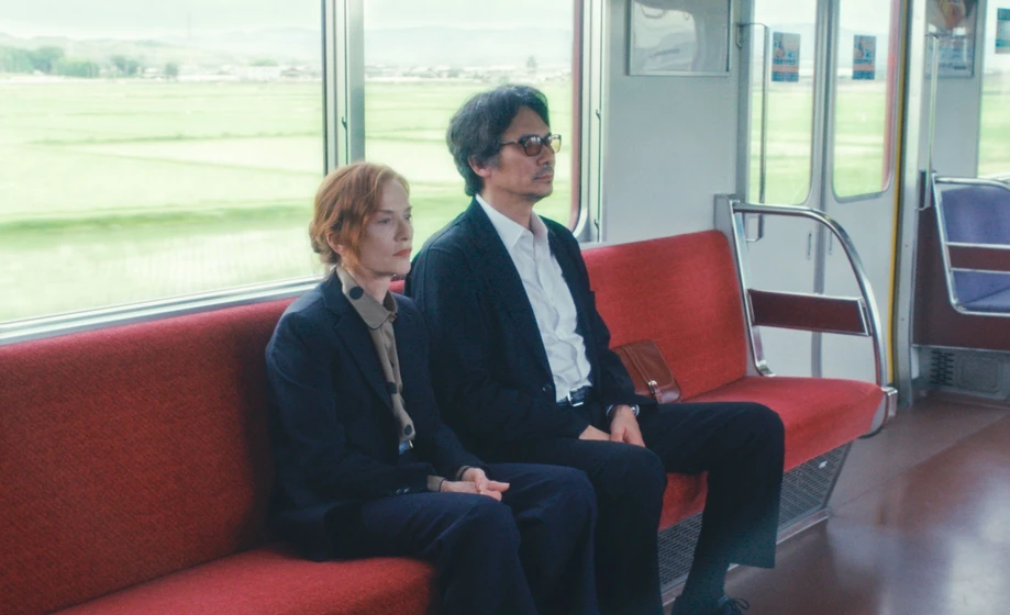 Isabelle Huppert y Tsuyoshi Ihara en sidonie-en-japon
