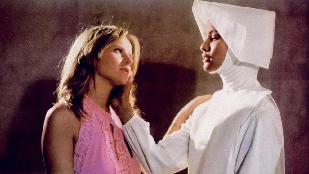 Laura Gemser y Mónica Zanchi en sor-emanuelle