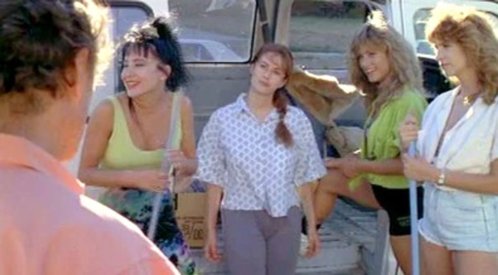 Dick Miller, Monique Gabrielle, Suzanne Ager, Madison y Barbara Dare en evil-toons