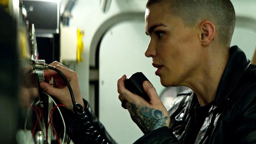 Ruby Rose en the-yacht-la-pasajera