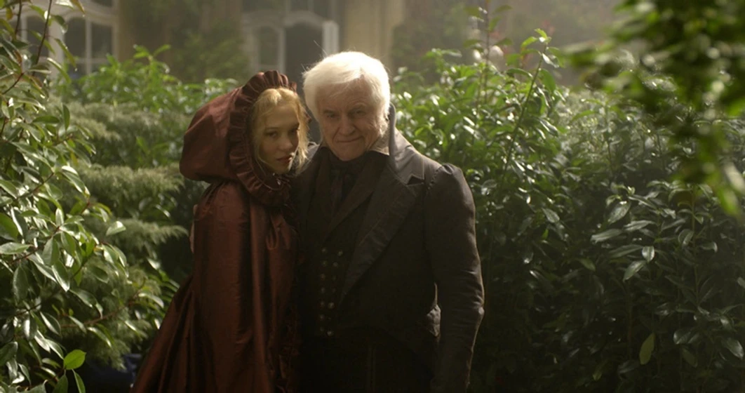 André Dussollier y Léa Seydoux en La Bella y la Bestia