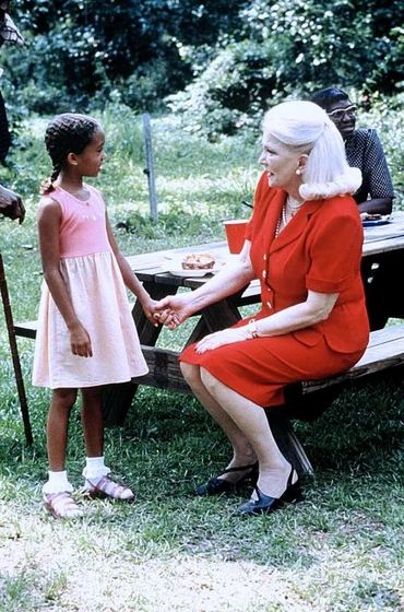 Gena Rowlands y Penny Bae Bridges en el-color-del-amor