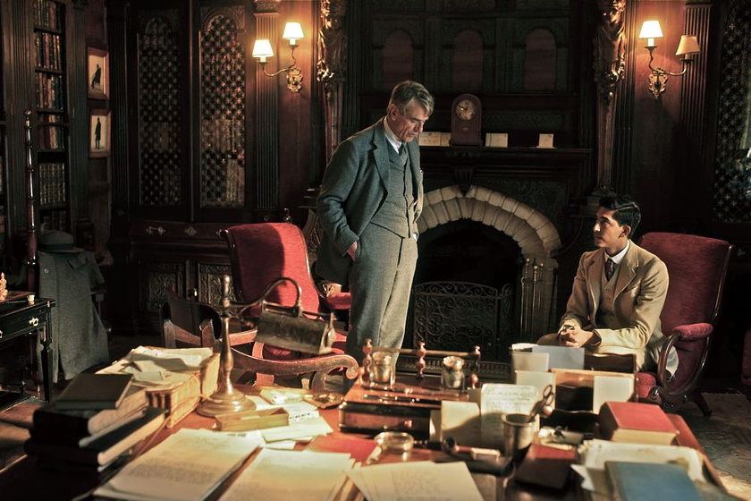 Jeremy Irons y Dev Patel en El Hombre que conocía el infinito