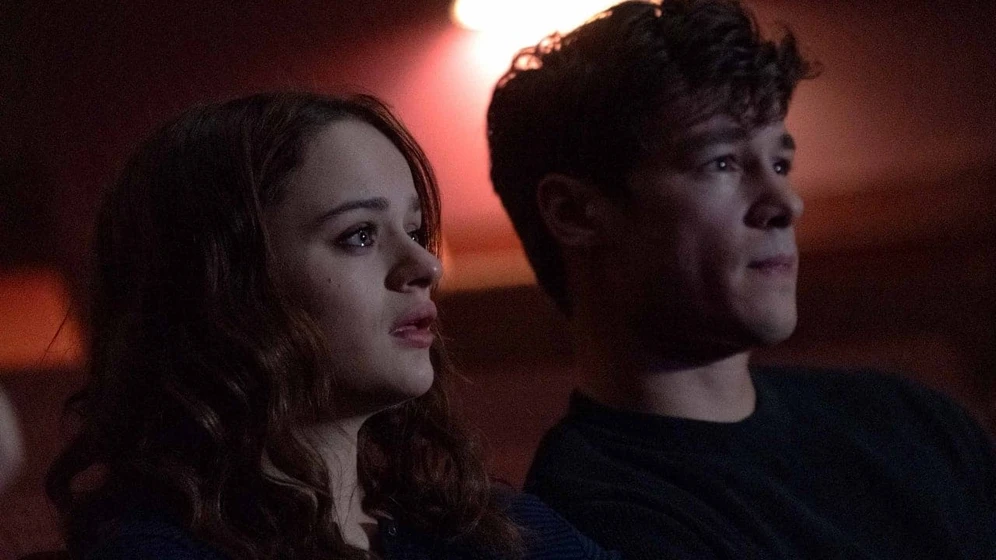 Joey King y Kyle Allen en entre-dos-mundos