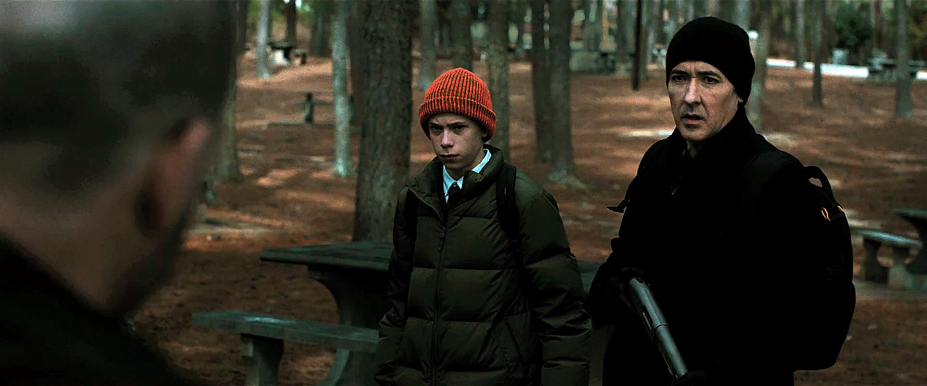 John Cusack y Owen Teague en Cell