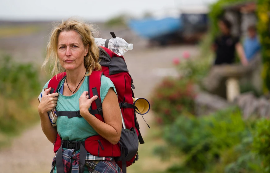 Gillian Anderson en el-sendero-de-la-sal