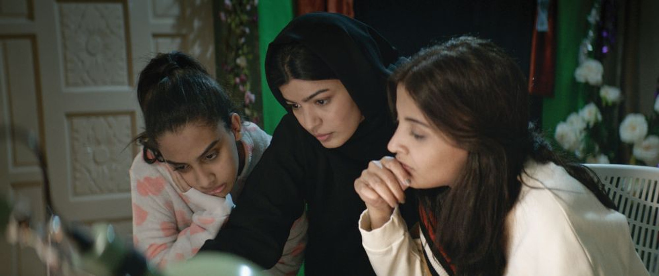 Nora Al Awadh y Mila Al Zahrani en La Candidata Perfecta
