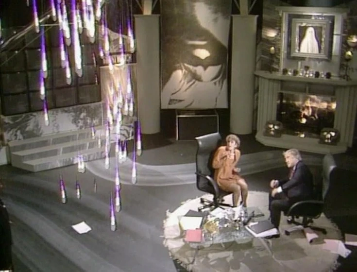 Michael Parkinson y Gillian Bevan en ghostwatch