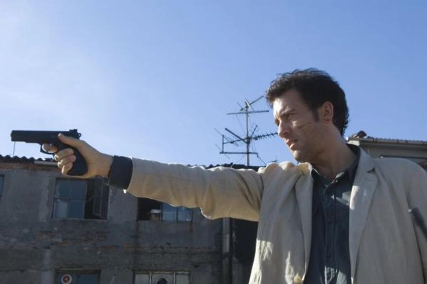 Clive Owen en the-international-dinero-en-la-sombra