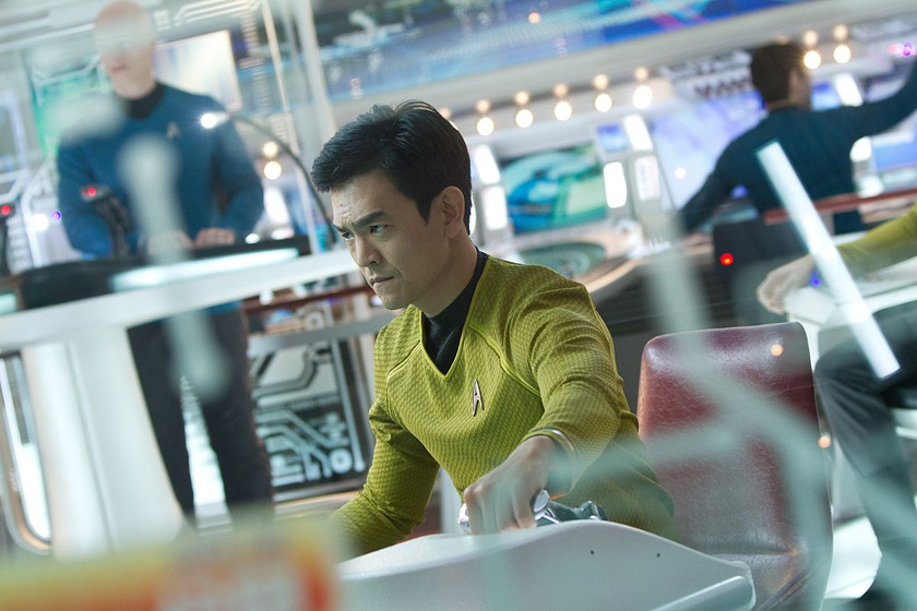 John Cho en Star Trek. En la oscuridad