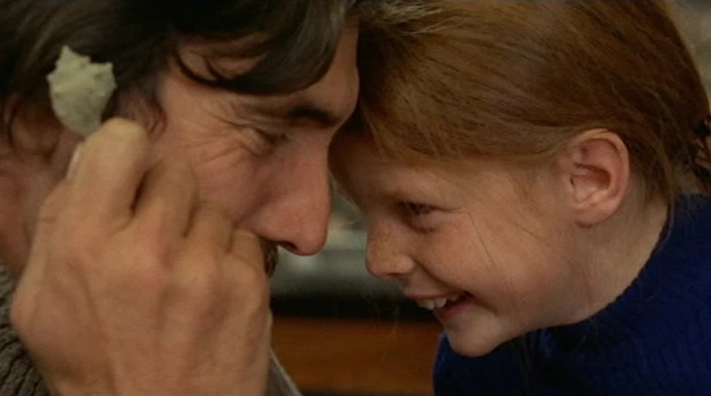 George Lazenby y Nicoletta Elmi en quien-la-ha-visto-morir