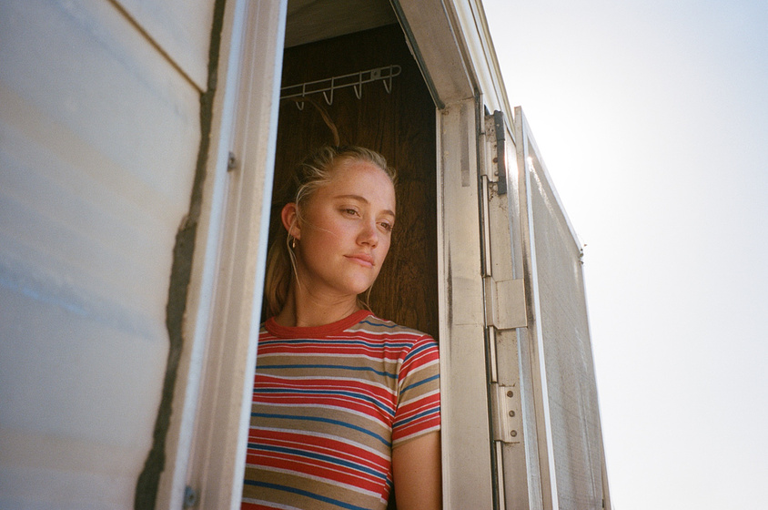 Maika Monroe en mi-vida-en-palos-verdes
