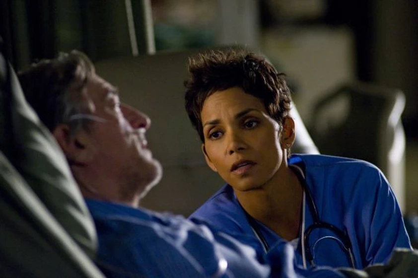 Robert De Niro y Halle Berry en noche-de-fin-de-ano