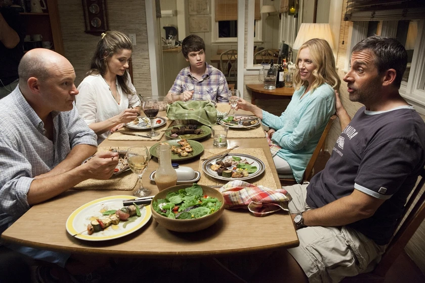 Toni Collette, Steve Carell, Rob Corddry, Liam James y Zoe Levin en el-camino-de-vuelta