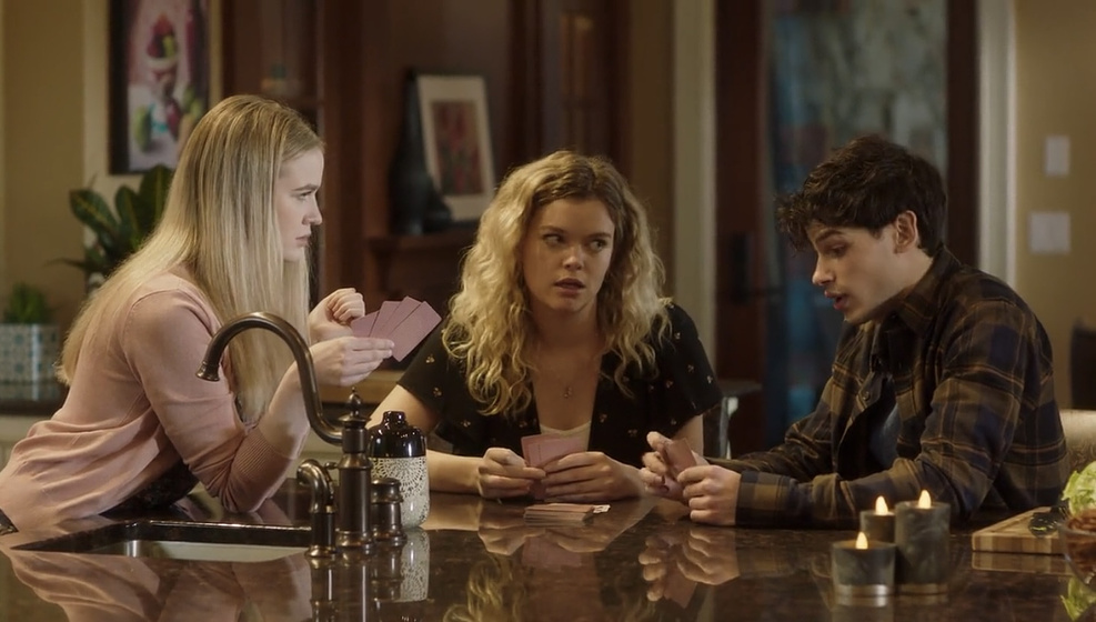 Roan Curtis, Georgia Bradner y Anthony Timpano en Los Secretos de la Viuda Negra