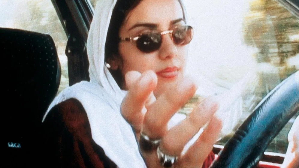 Mania Akbari en Diez