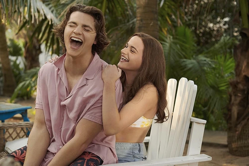 Joey King y Joel Courtney en mi-primer-beso