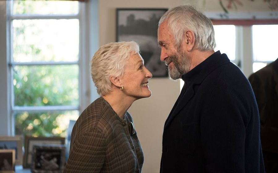 Jonathan Pryce y Glenn Close en La Buena Esposa