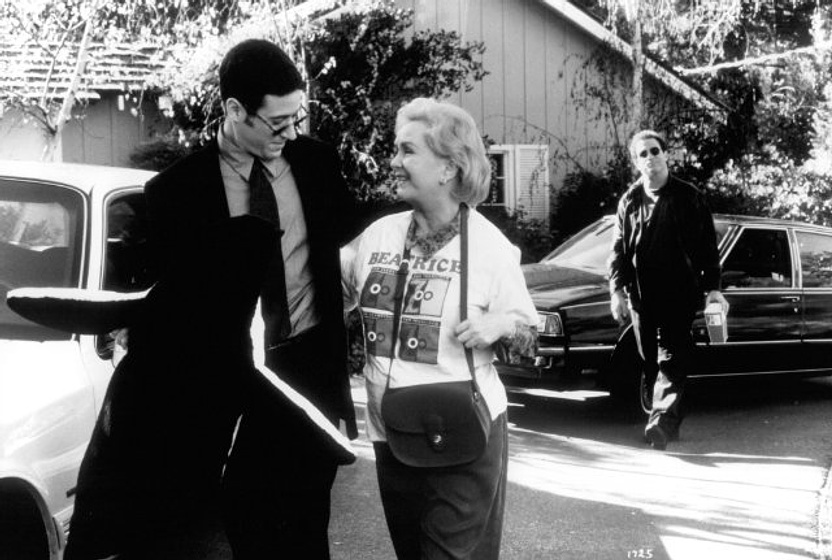 Debbie Reynolds, Rob Morrow y Albert Brooks en Las Manías de Mamá