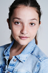 picture of actor Anya McKenna-Bruce