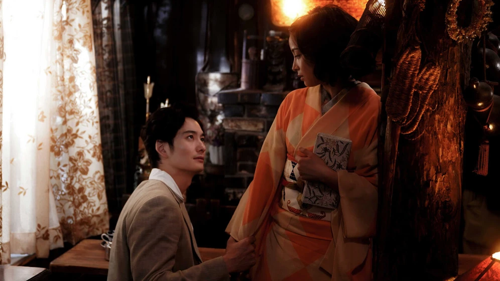 Suzu Hirose en yasuko-songs-of-days-past