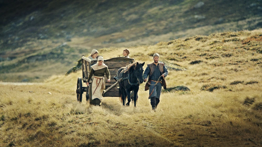 Hallvard Holmen, Isabel Christine Andreasen, Iren Reppen y Eirik Holden Rotheim en flukt-en-los-tiempos-de-la-peste