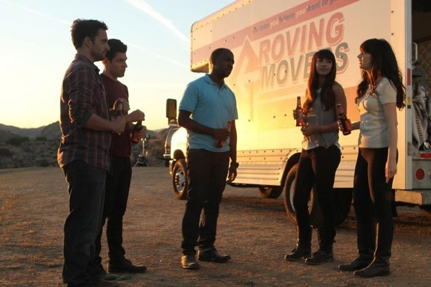 Zooey Deschanel, Max Greenfield, Hannah Simone y Lamorne Morris en New Girl