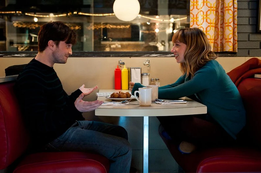 Daniel Radcliffe y Zoe Kazan en amigos-de-mas