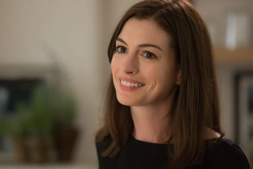 Anne Hathaway en el-becario