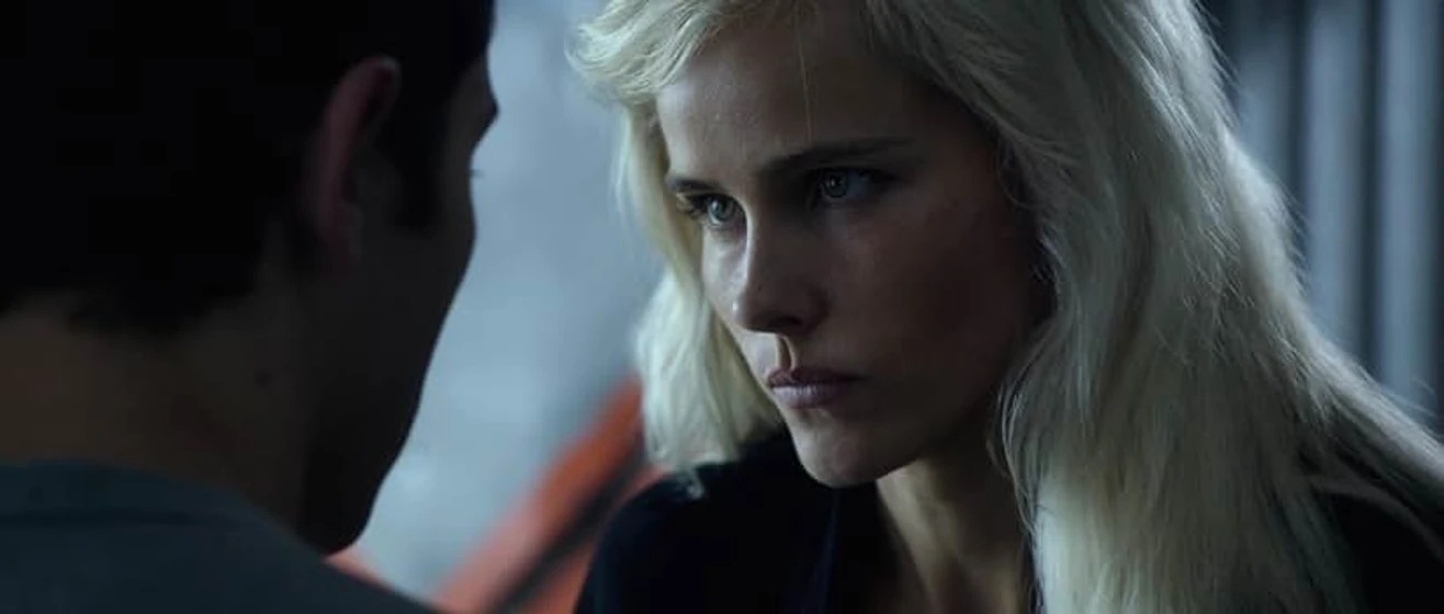 Isabel Lucas en ten-cuidado-con-lo-que-deseas