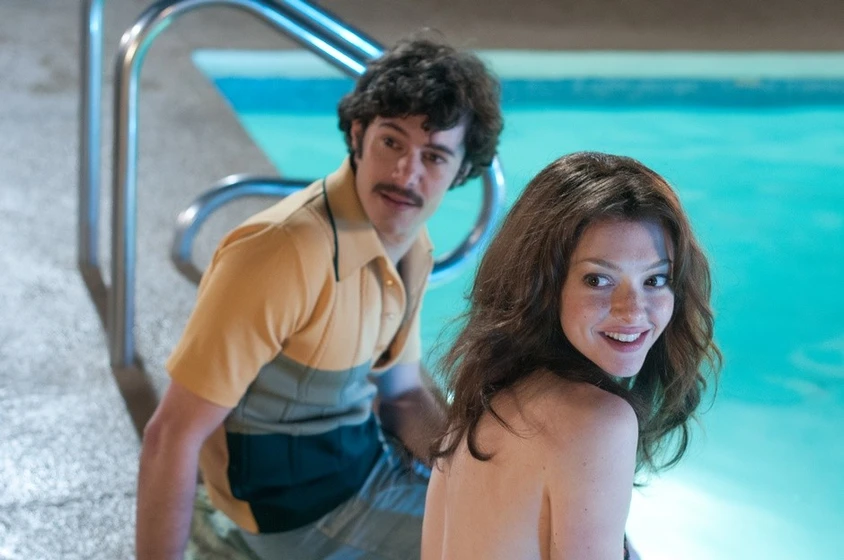 Amanda Seyfried y Adam Brody en Lovelace