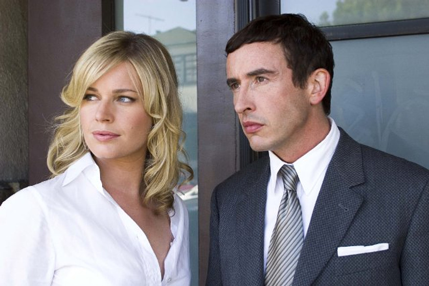 Steve Coogan y Rebecca Romijn en The Alibi (La Coartada)