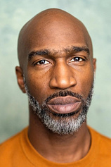 picture of actor Roger Ajogbe