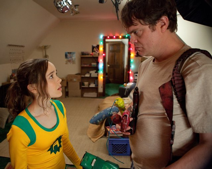 Rainn Wilson y Elliot Page en Super