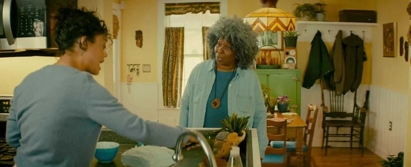 Whoopi Goldberg y Tessa Thompson en el-permiso