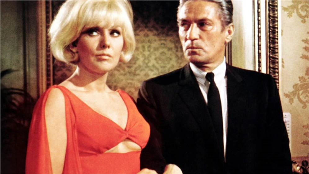Kim Novak y Peter Finch en la-leyenda-de-lylah-clare