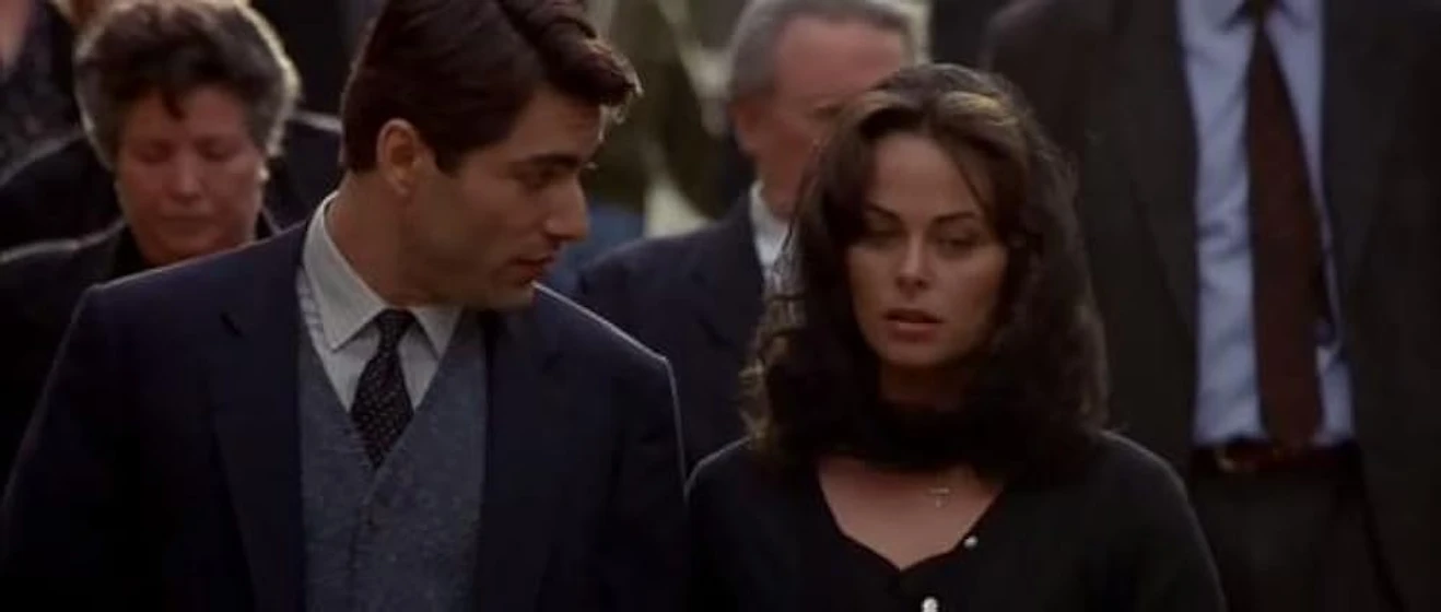 Polly Walker y Mark Frankel en por-amor-a-rosana