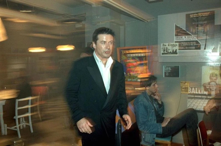 Alec Baldwin en pasos-en-la-sombra