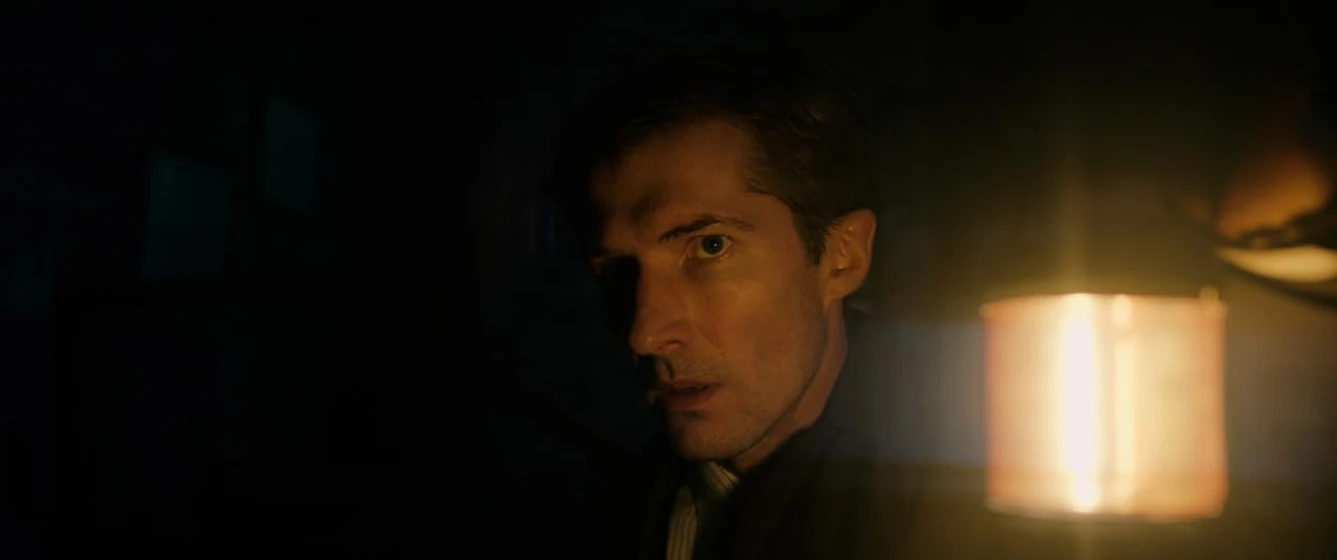 Gwilym Lee en oddity