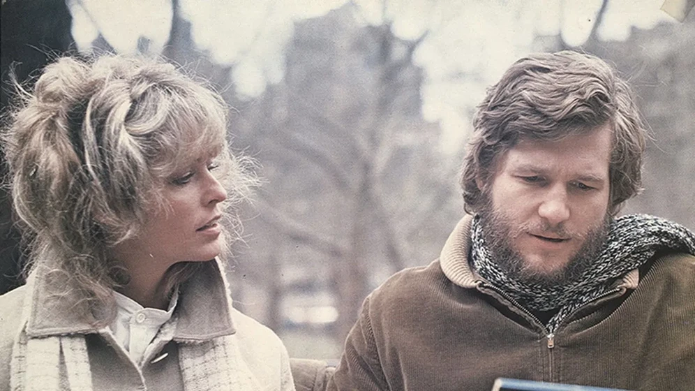 Farrah Fawcett y Jeff Bridges en alguien-mato-a-su-marido