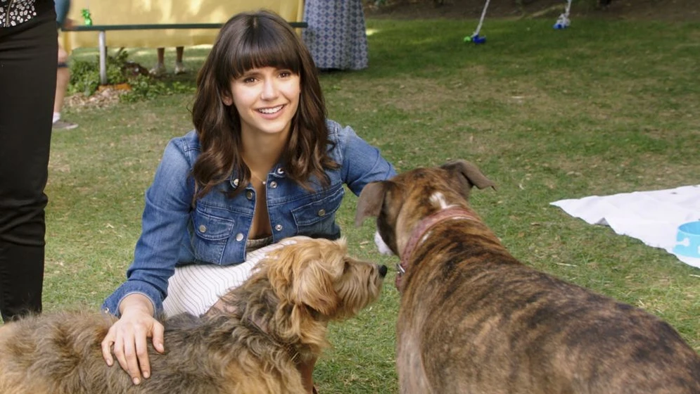 Nina Dobrev en i-love-dogs