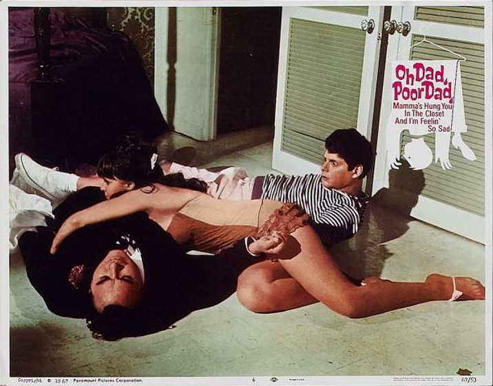 Imagen de ¡Oh papá, pobre papá, mamá te ha metido en el armario, y a mí me da tanta pena! (Fotograma)