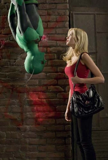 Sara Paxton y Drake Bell en superhero-movie